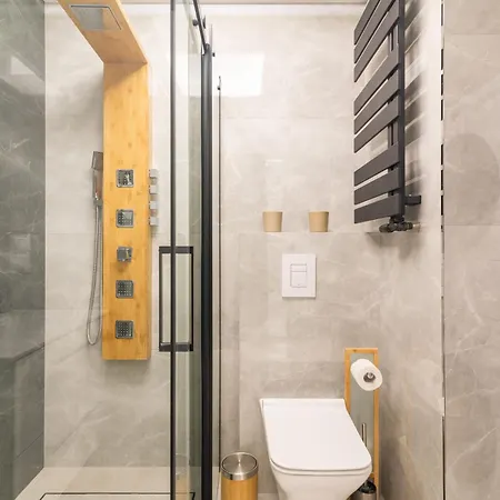 Gdn Center- Brique - Pool, Sauna, Jacuzzi, Gym *